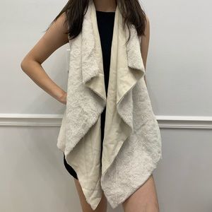 Whit Faux Fur+Knitted vest from Francesca’s Small